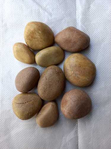 YELLOW TUMBLE RIVER PEBBLES STONE / NATURAL RIVER STONE PEBBLES