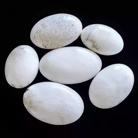 Scolecite palm stones