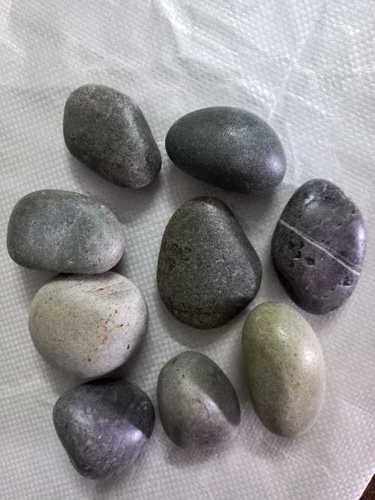 Dark smokey grey epoxy coating polished river pebbles stone with bulk quantity supplier capacity at lowest rate