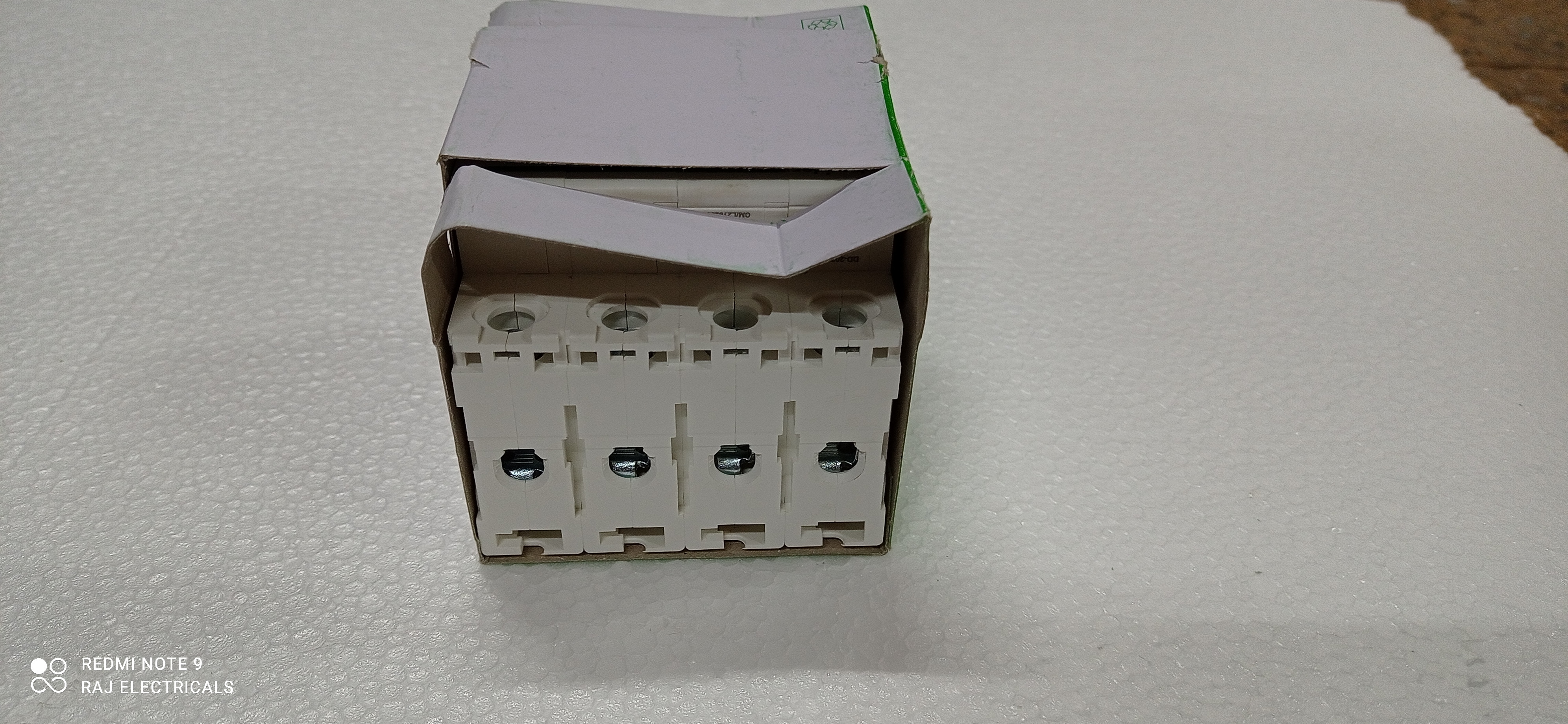 SCHNEIDER 25 AMP 4 POLE MCB