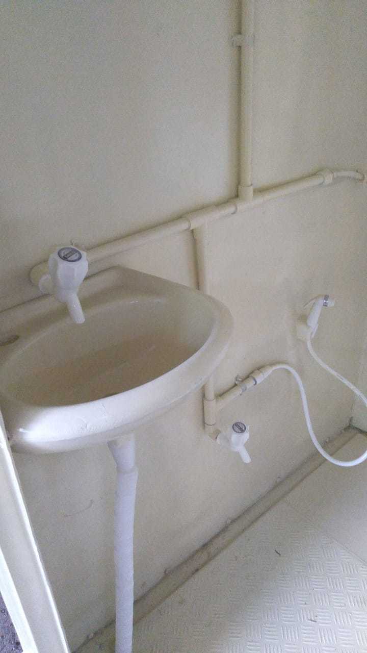 C 11 FRP Executive Toilet