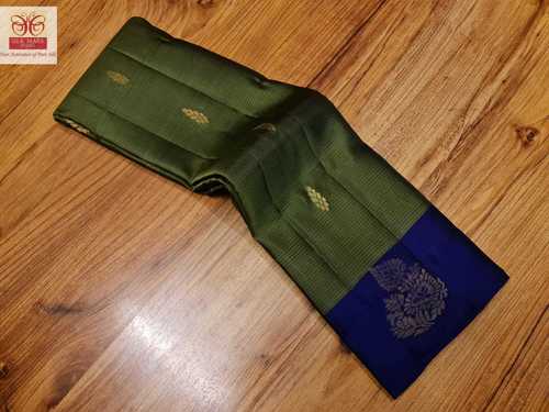 Khadiyal Traditional contrast Border and pallu saree