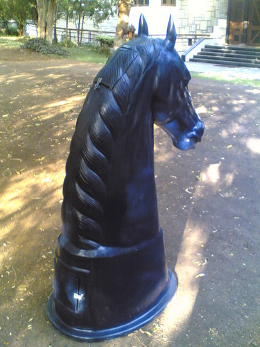 D11 FRP HORSE DUSTBIN