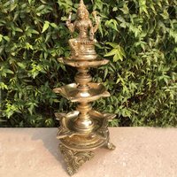Polishing Brass Made Goddess Laxmi Figure Decorative Oil Lamp/ Standing Diya For Pooja Ghar