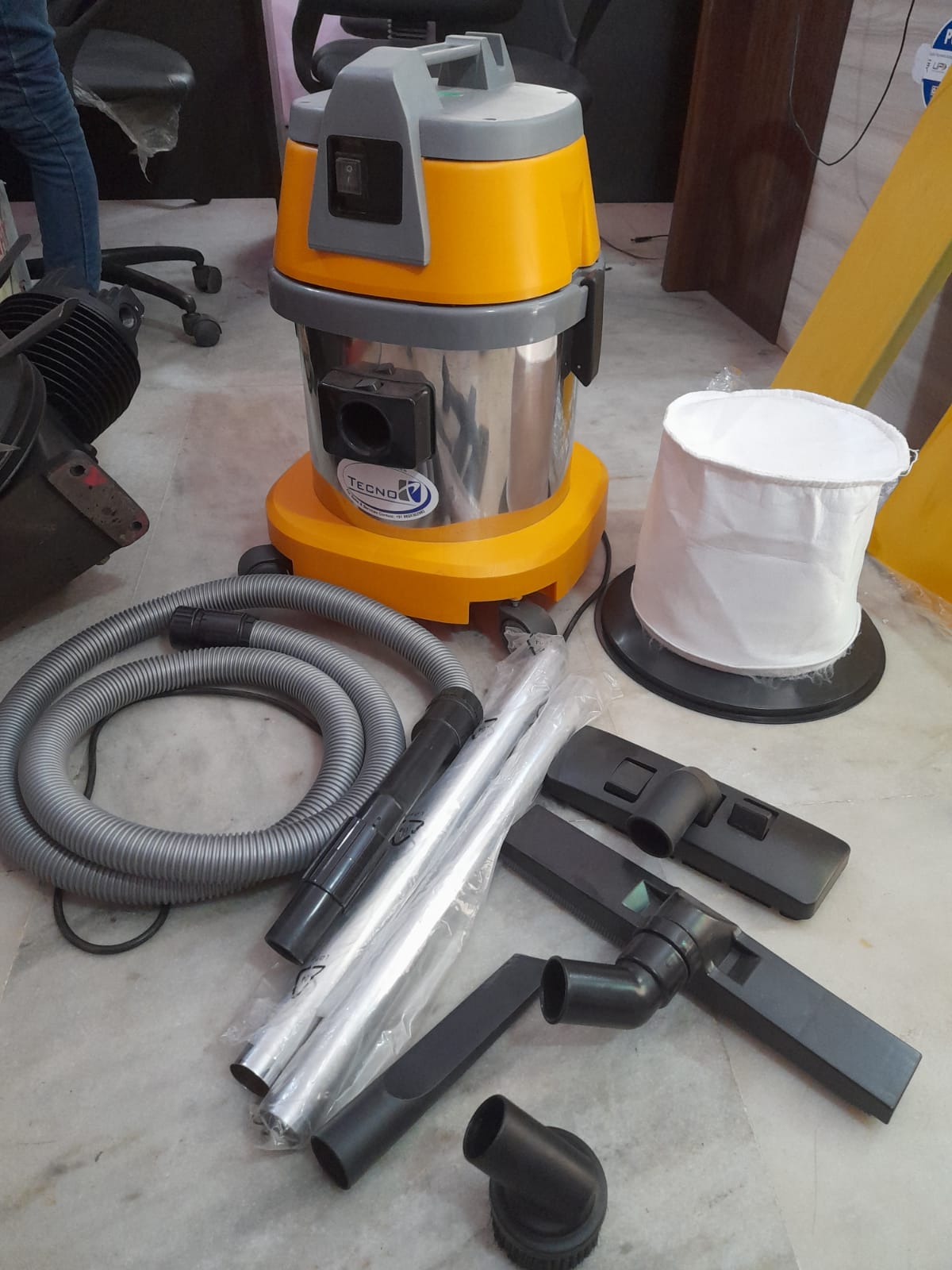 Commercial wet and dry vacuum cleaner