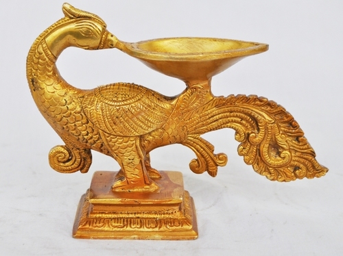 Decorative Brass metal peacock shape candle stand/oil lamp/Aarti Diya