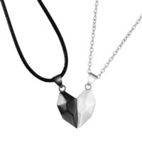 Negro y plata de las PC de Vembley 2 que emparejan el collar magntico del colgante de los pares del corazn