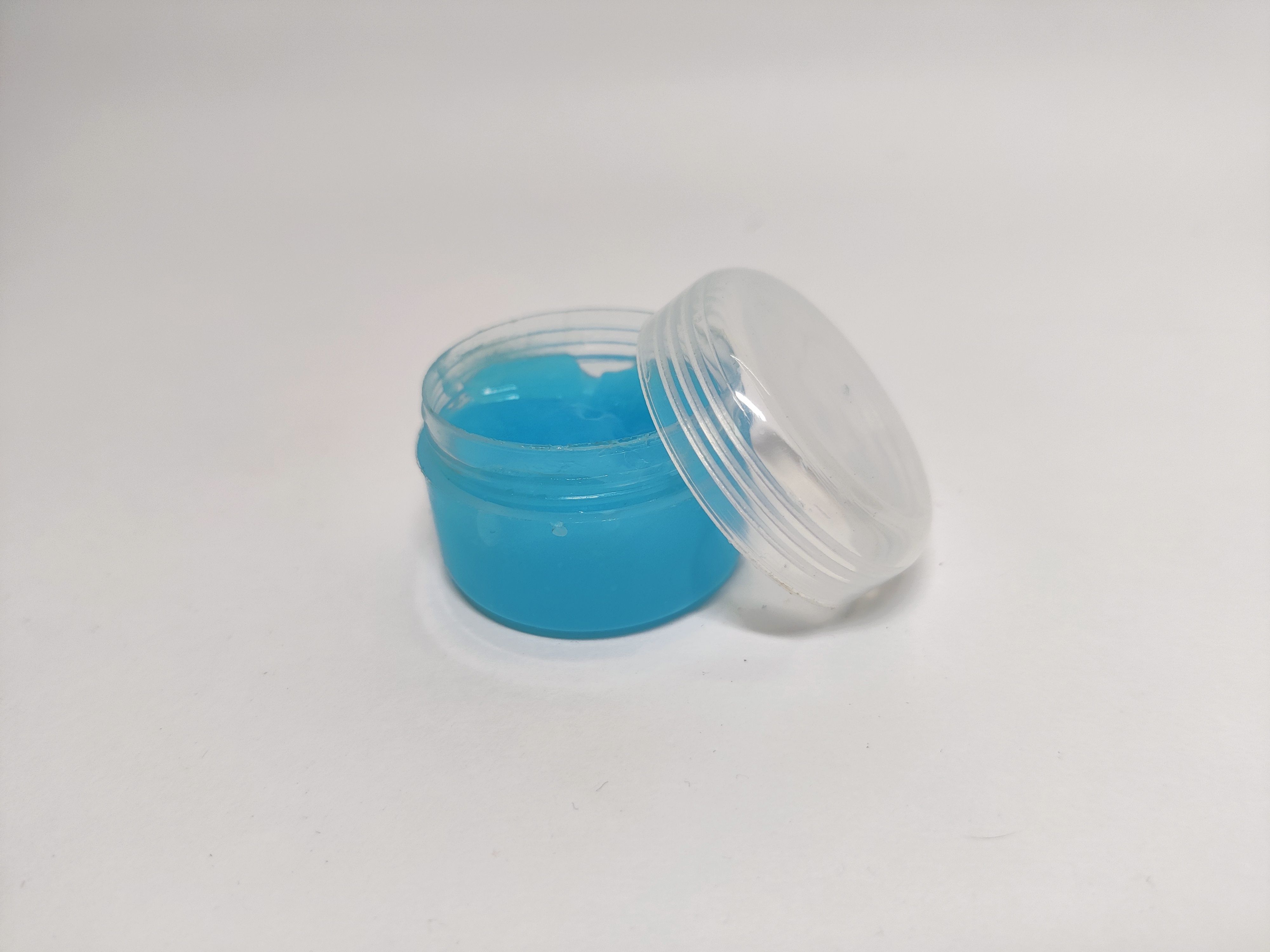 Transparent Plastic Round Dabbi