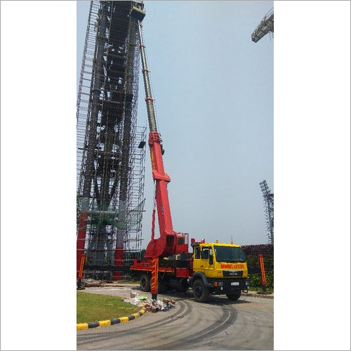 200 Feet Truck Mounted Boom Lift Rental Services