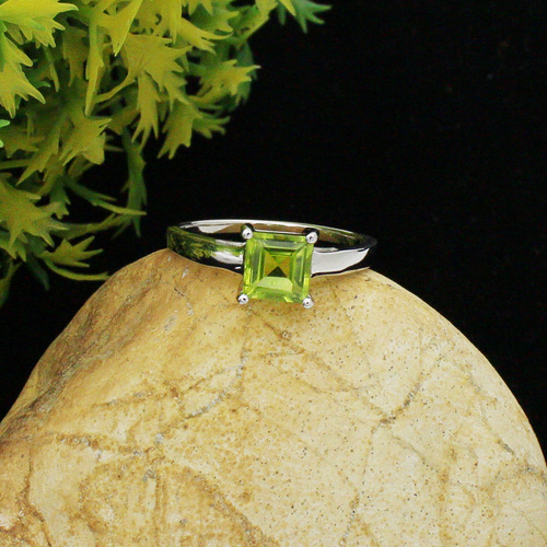 925 Sterling Silver Peridot Square Ring