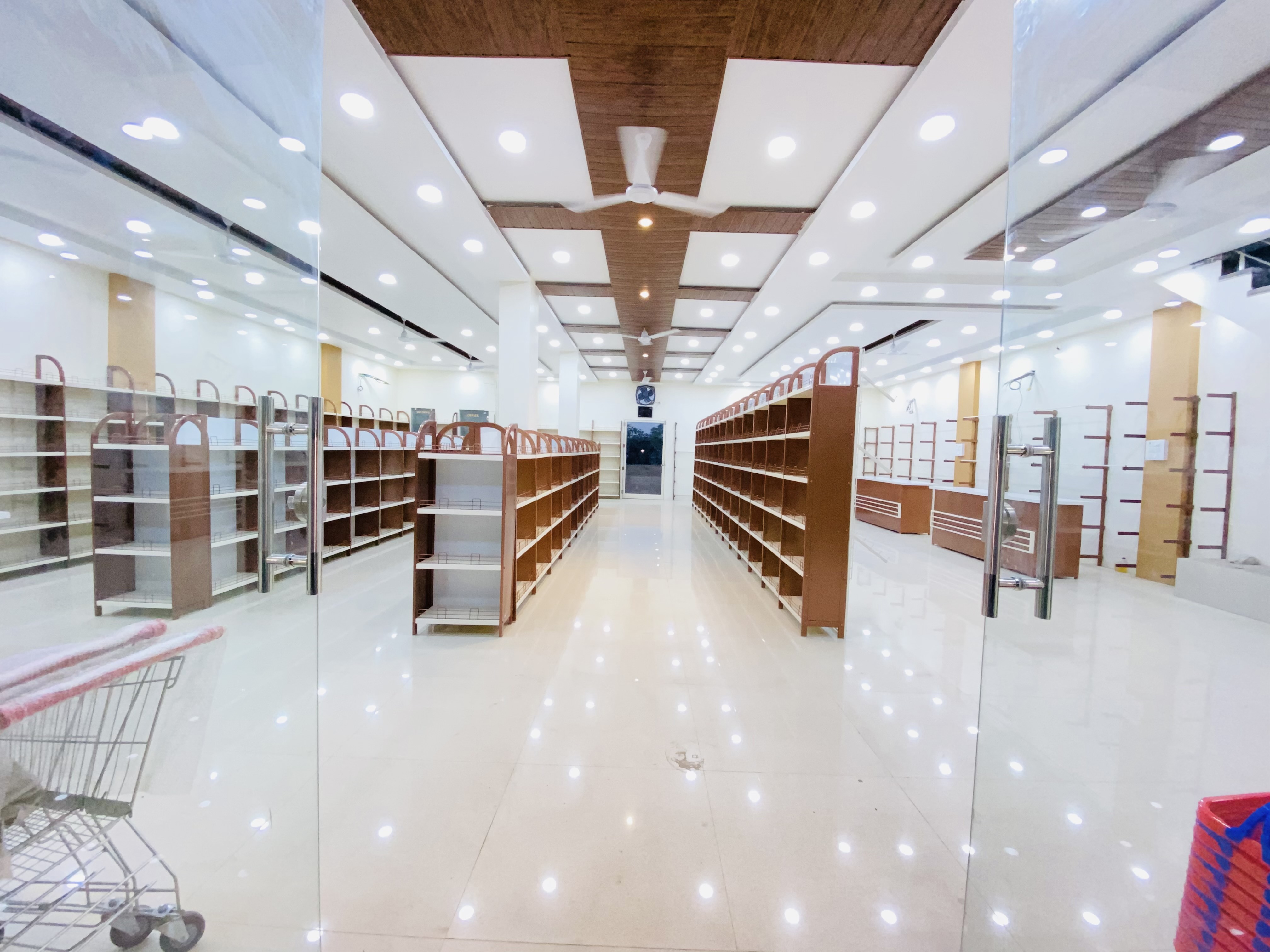 Complete Showroom Display Racks