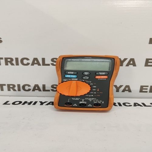 FLUKE DIGITAL MULTIMETER