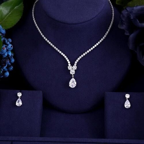 White Gold CVD Diamond Necklace Set