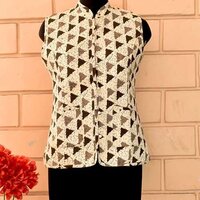 SLEEVELESS QUILTED JACKET