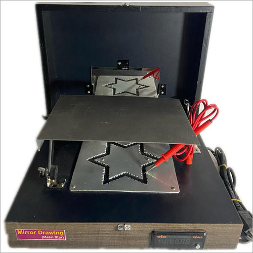Mirror box apparatus and stimuli for (left) Experiment 1 and (right)... |  Download Scientific Diagram