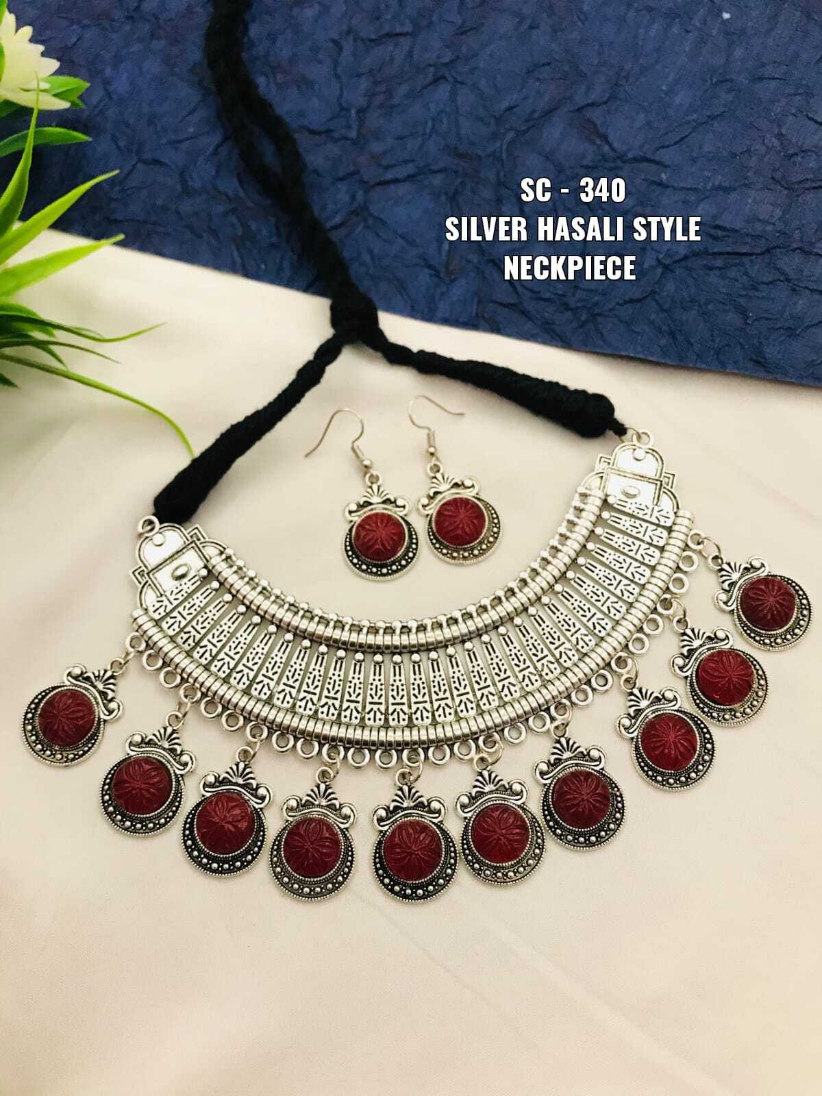 Silver Hasli style Necklace