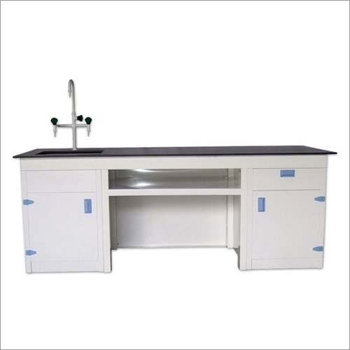 Machine Made Stainless Steel Laboratory Table