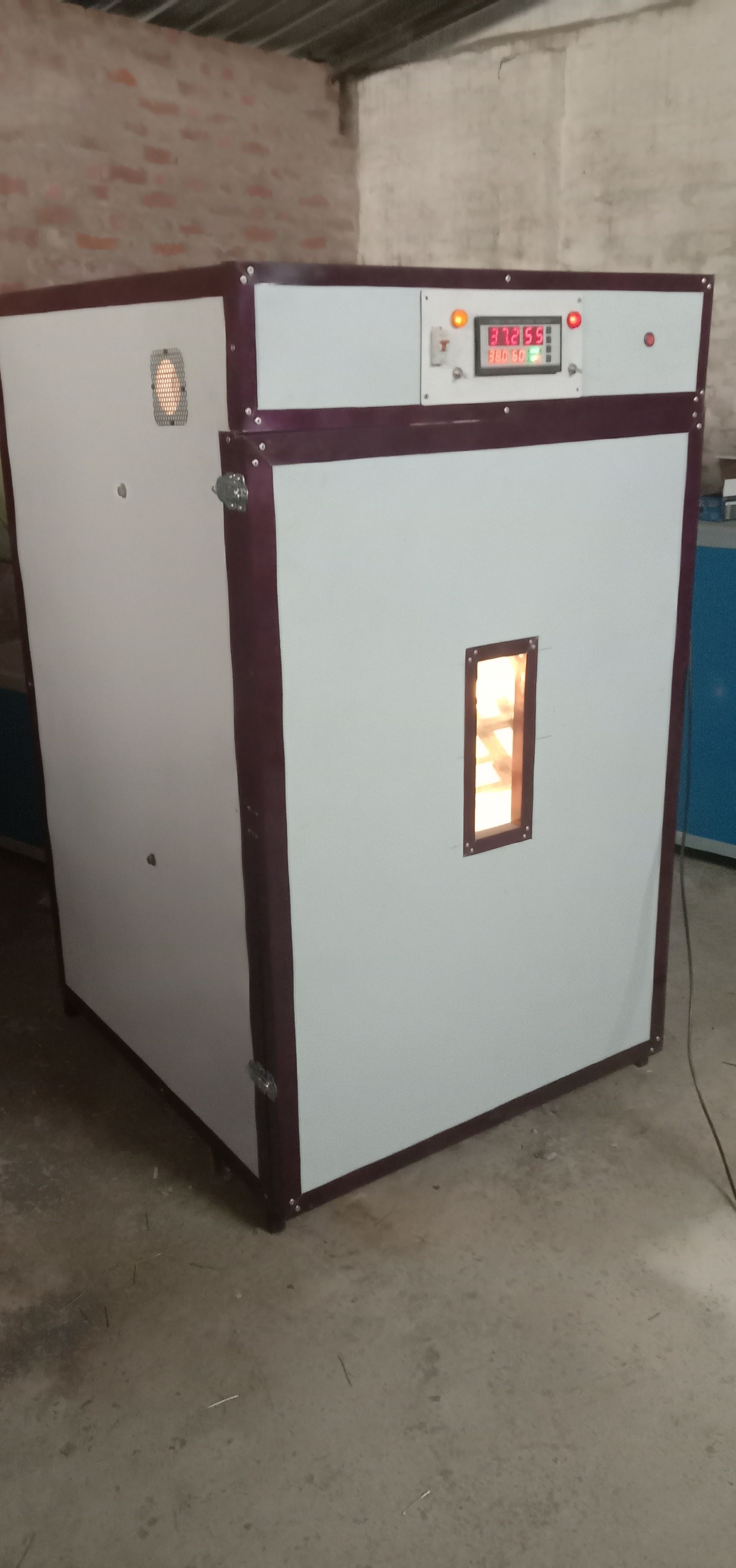 (LPG/Electric/ kerosene operated )1000 Eggs Incubator (800 Setter Cum 200 hatcher)