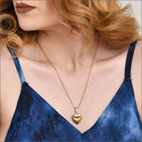 18k Gold Plated Heart Locket Pendant Gender: Women's