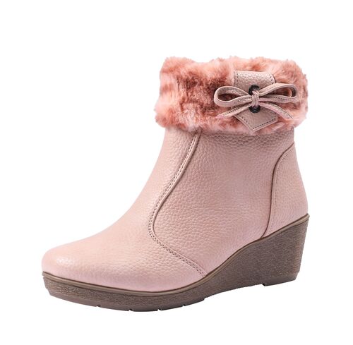 Ladies Peach Stylish Fur Boots