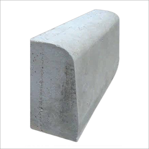 600x325x115 MM Kerb Stone - Concrete, 600x325x115 MM Size, Red Color, 60 mm Thickness | Sandstone Type, Bush Hammered Surface Treatment