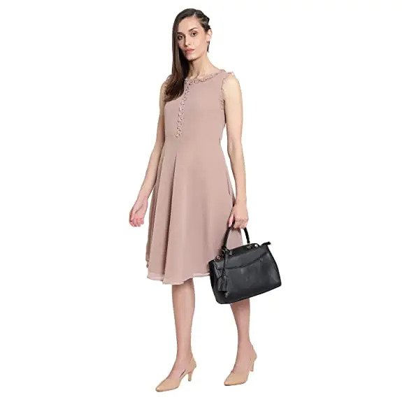 Handbag with crossbody adjustable shoulder strap