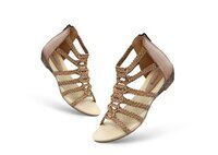 विभिन्न रंगों में उपलब्ध लेडीज़ ब्राउन फ्लैट सैंडल