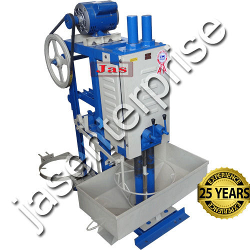 Mirchi Kandap Machine 3 Bars Capacity: 200 Kg Per Hr