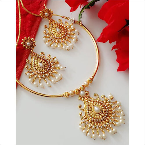 Elite Glittering White Women Jewellery Set