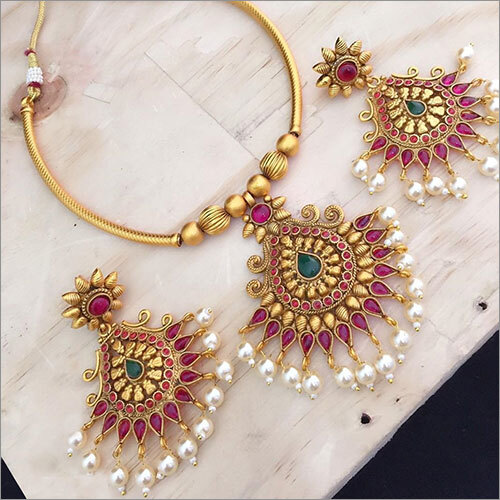 Elite Glittering Women Jewellery Set