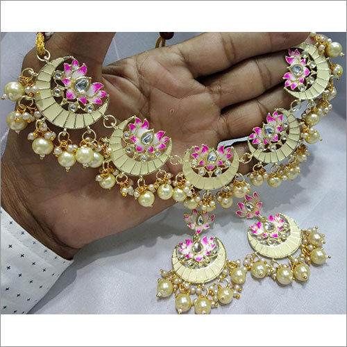 Maruti White Jewellery Set