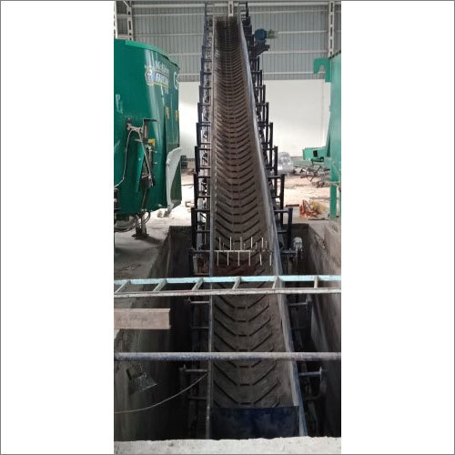 Inclined Belt Conveyors - Stainless Steel Design | Industrial Usage, Durable and Efficient Operations