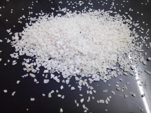 Super white semi polished pure silica quartz sio2 98 stone grit with high quality snow white sand