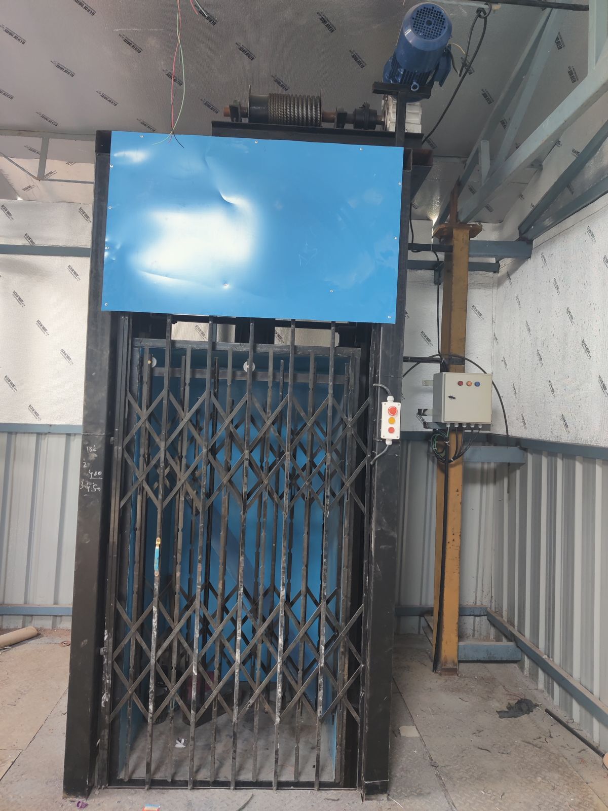 Krisha Engineering Hydraulic Industrial Goods Lift