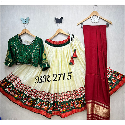 BR 2715 Trendy Patola Lehnga