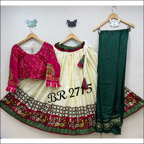 BR 2715 Trendy Patola Lehnga