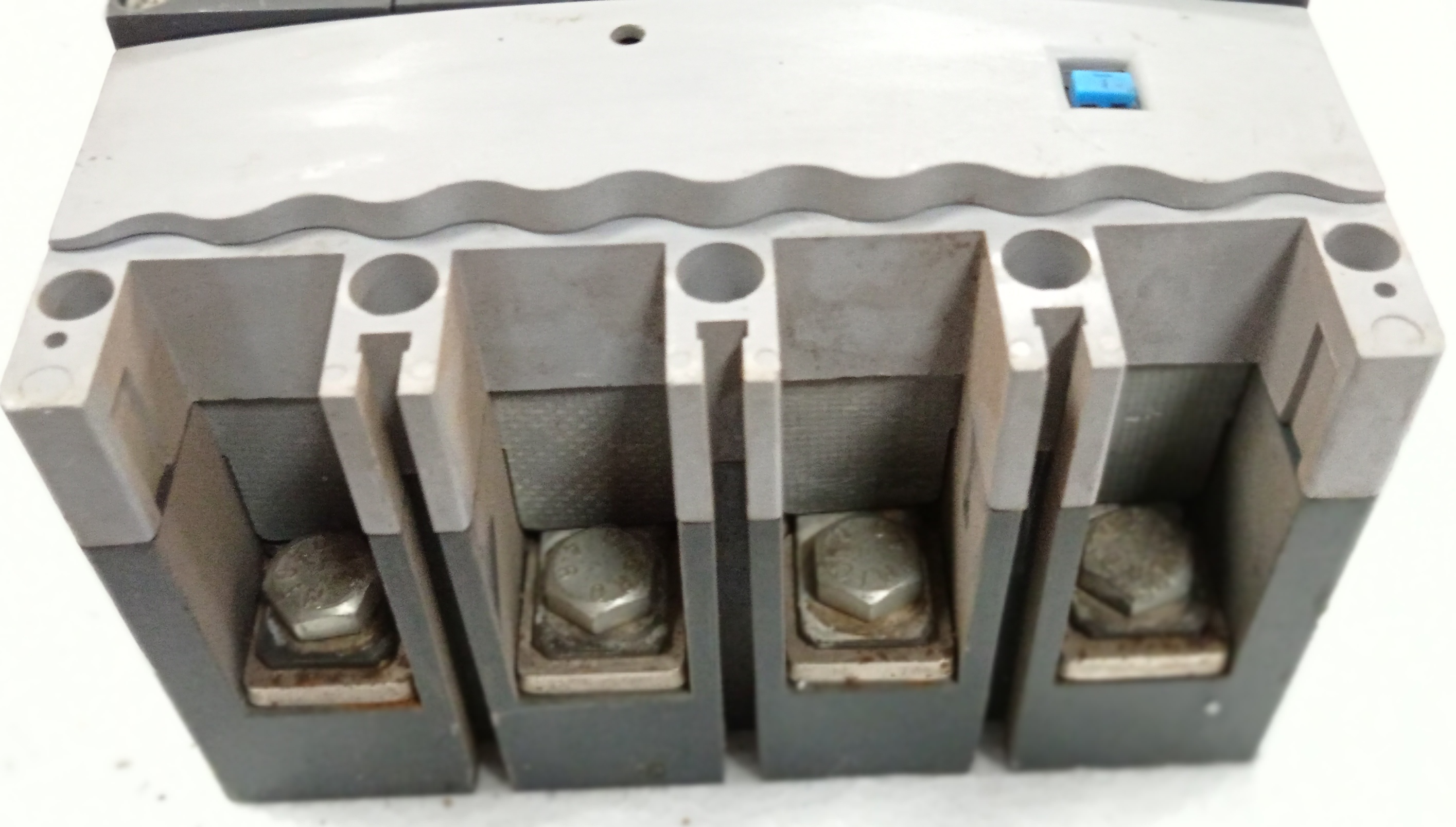 LT (d sine) 400A 4P MCCB