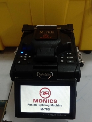 Monics Splicing Machine