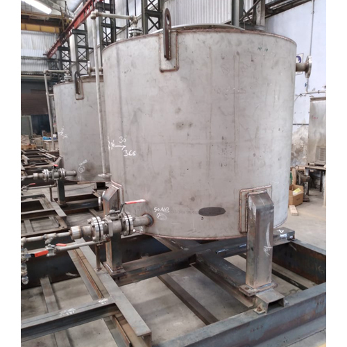 Insulated stainless steel pressure vessel