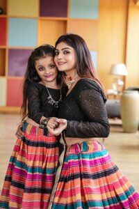 lehenga daughter and mother