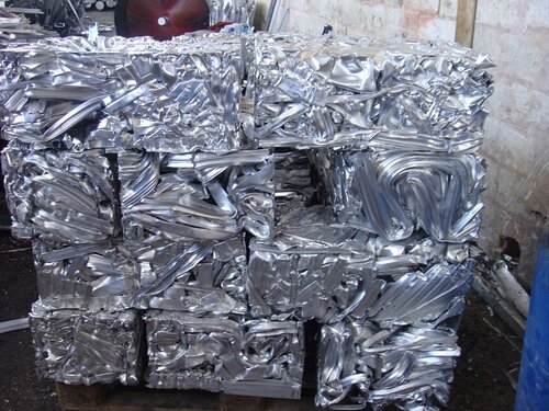 Aluminium UBC Scrap - 1000 Series, 14-18 Inch, High Purity, Clean Treatment | Cost-effective, Recyclable, Versatile, Packaged in Wooden Pallets