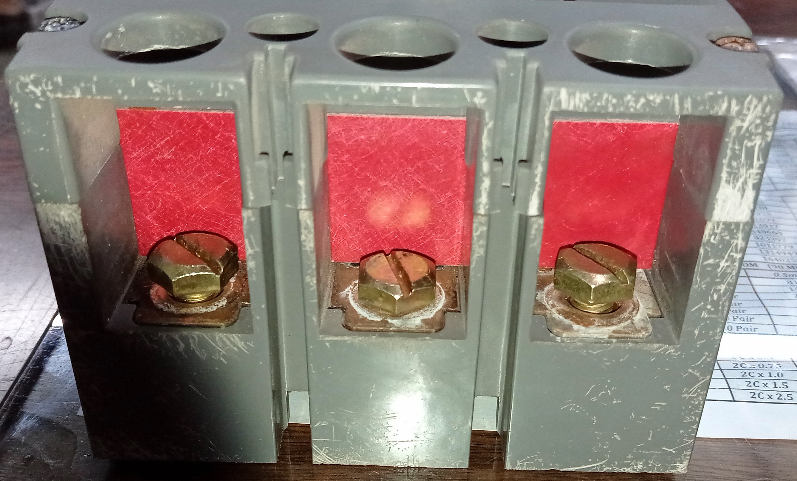 HYUNDAI 300A 3P MCCB