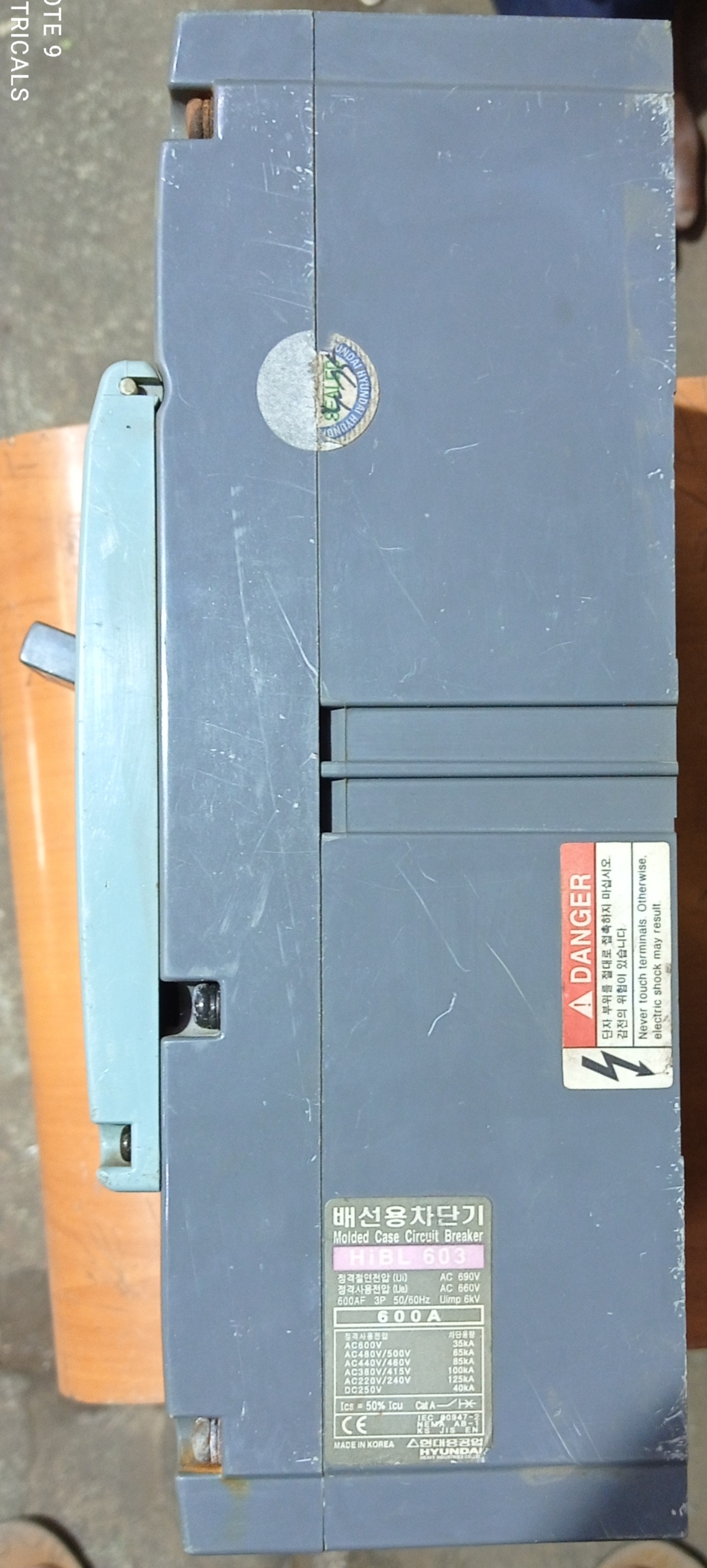 HYUNDAI 600A 3P MCCB