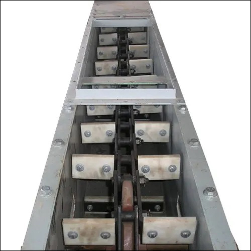 चेन कन्वेयर के साथ साइलोस