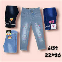 Black 22 X 30 Mm Ladies Grey Denim Capri