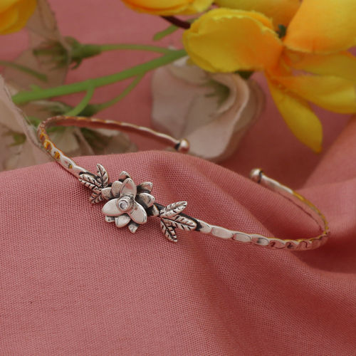 Flower and Leaf Cubic Zirconia Cut Round shaped stone