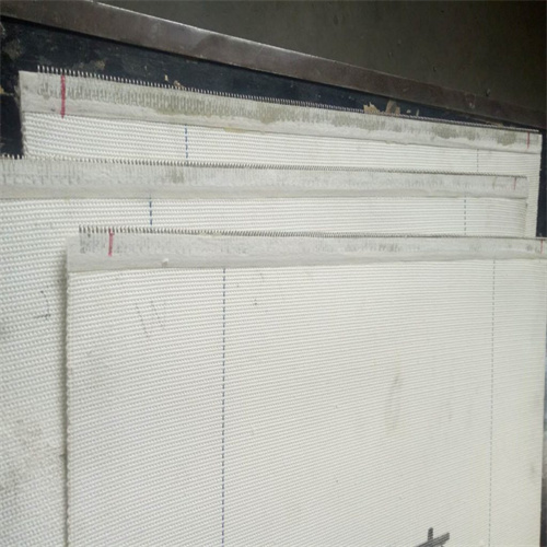 Corrugator traction belt