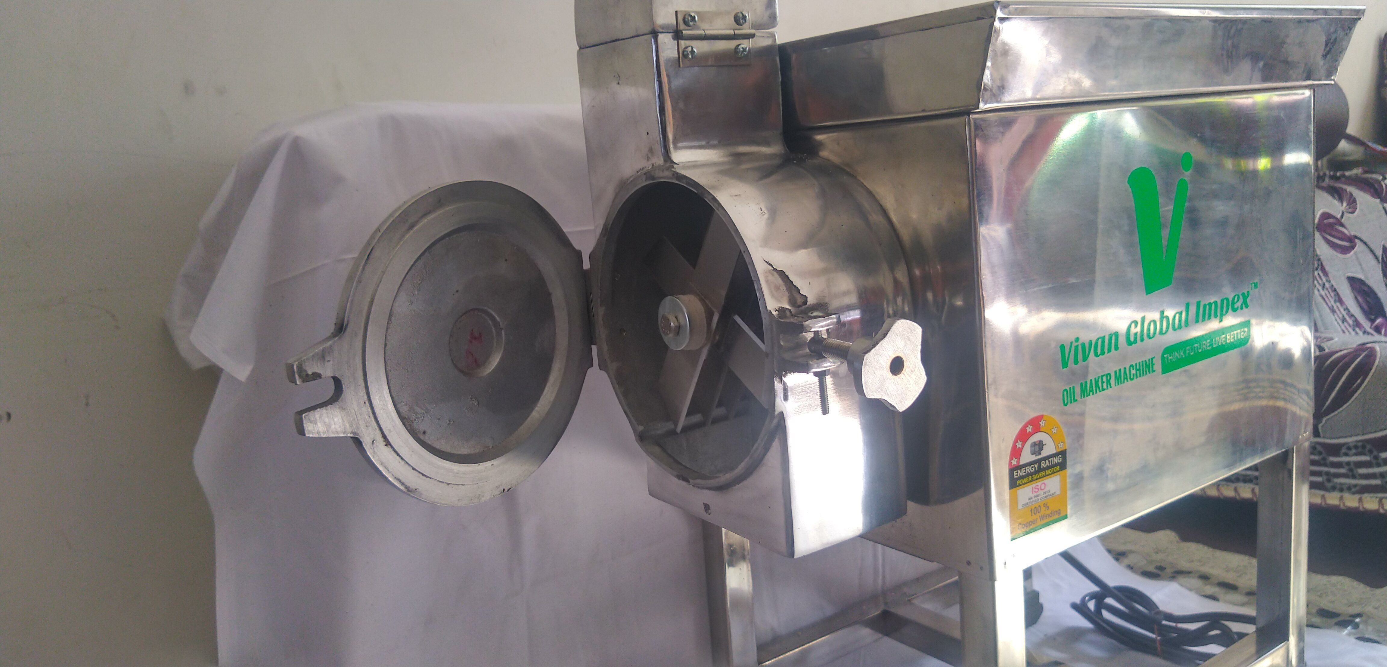 DRY COPRA CUUTER MACHINE FOR BUSINESS USE