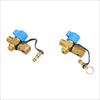 Cng Filling Valve - Brass Material, 82x72x32 Mm Size, Golden Color | Industrial Usage, Polished Surface, High-pressure Flow Control