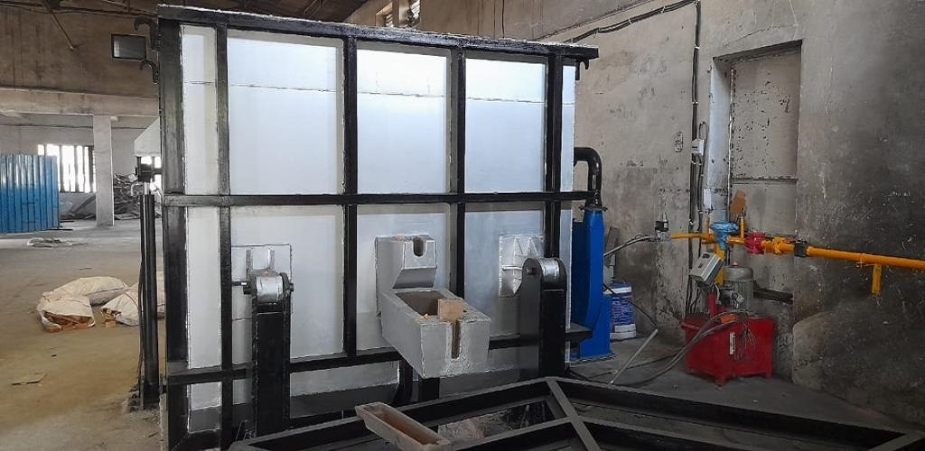 Aluminium melting tilting furnace